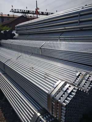 Nichtlegierte Schleuderei 1,2 mm 1,5 mm Dicke 6 m Länge Warmgewürfelte galvanisierte Runde Stahlrohr für das Stapeln