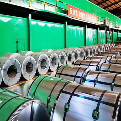 Regelmäßige Spangelfläche Z121-Z180 Beschichtung 0,12-3mm Dicke Galvanisierte Stahlspule für Dachplatten Export