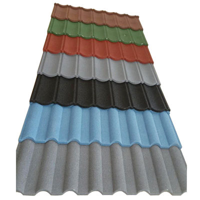 PVC-Material und 2,7 kg/Stück Gewicht Blaue Anti-Fade-Stein überzogen Metalldachfliese mit hoher Haltbarkeit